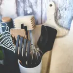 Quali sono gli accessori indispensabili in cucina