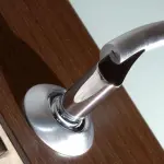 Cura e manutenzione delle maniglie delle porte