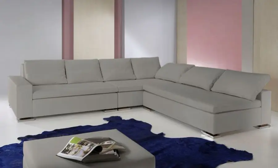 Divano angolare: soluzione pratica per la casa